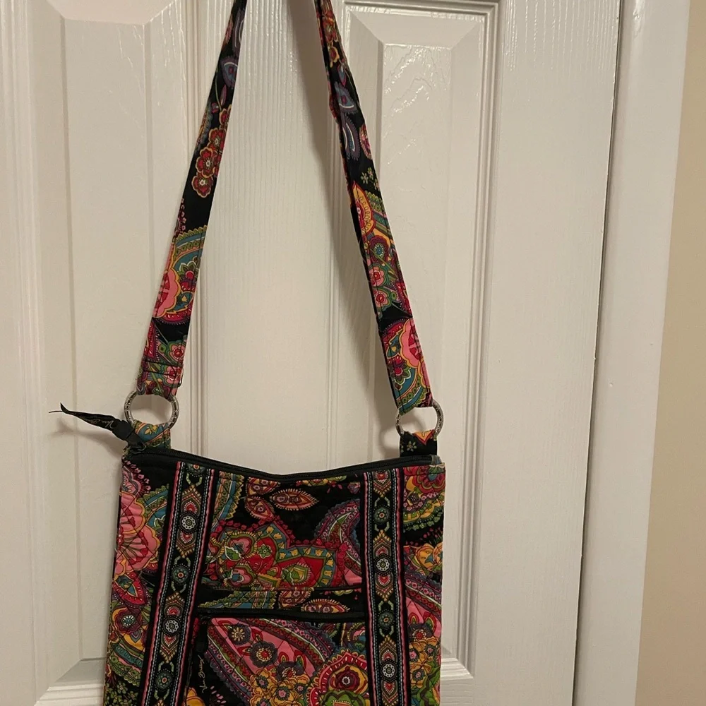 Vera Bradley hipster crossbody bag. Excellent condition - Picture 3 of 4